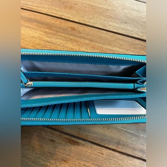 Michael Kors Jet Set Teal Leather 
Wallet/wristlet Clutch; NWOT - Picture 8 of 10